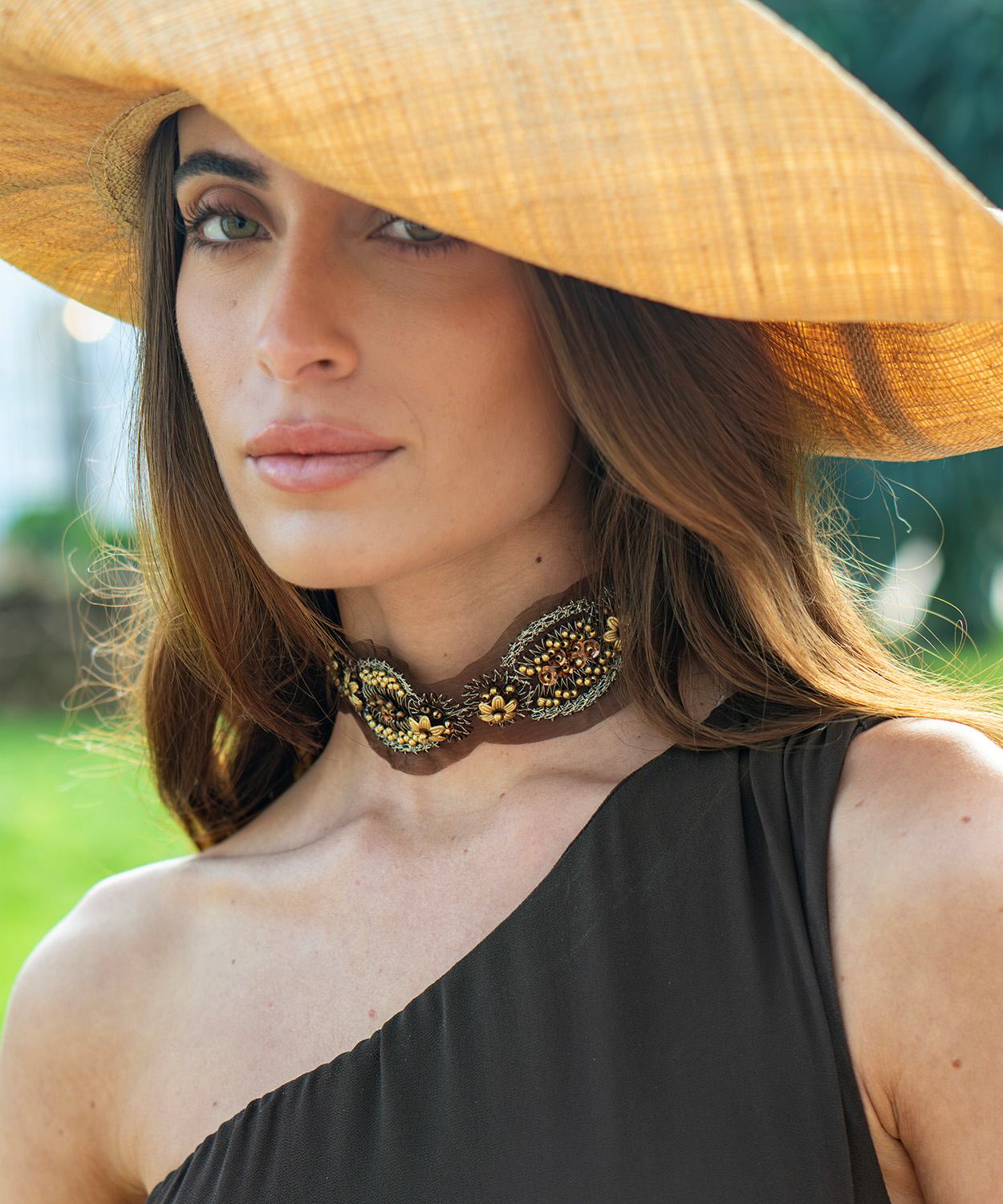 Chocker Lira
